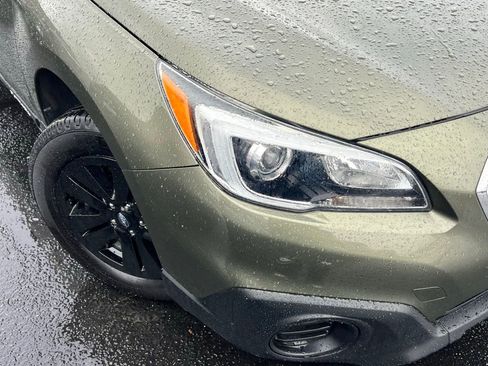 Used 2017 Subaru Outback 2.5i AWD/4WD image 2
