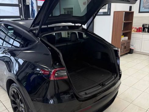 Used 2020 Tesla Model Y Long Range image 11
