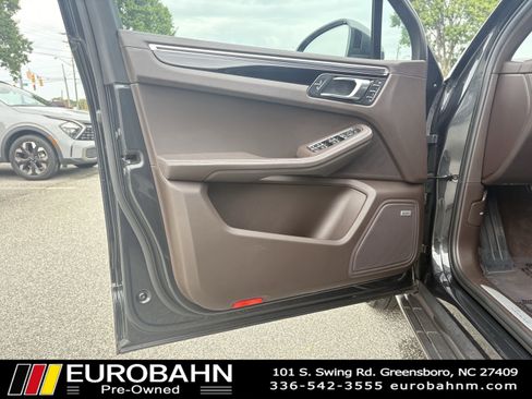 Used 2021 Porsche Macan S image 9