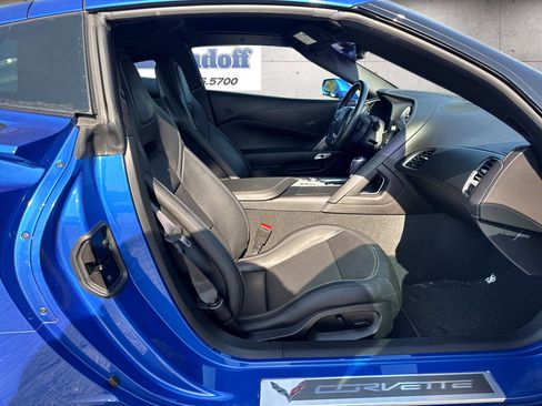 Used 2019 Chevrolet Corvette Stingray Coupe w/ 1LT RWD image 8