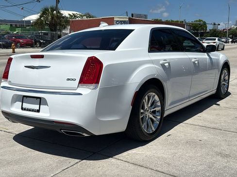 Used 2018 Chrysler 300 Touring L RWD image 14