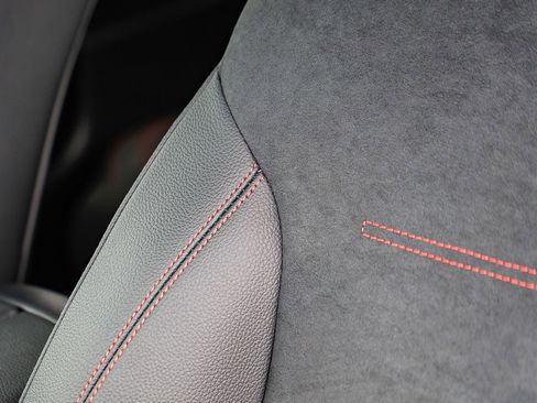 Used 2024 Mercedes-Benz EQB 300 4MATIC image 25