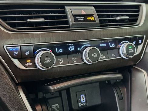 Used 2018 Honda Accord Touring image 18