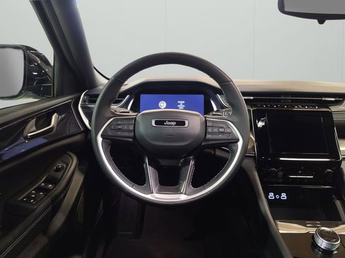 Used 2023 Jeep Grand Cherokee Altitude image 17