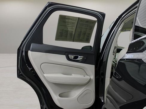 Certified 2023 Volvo XC60 B5 Ultimate w/ Climate Package image 29