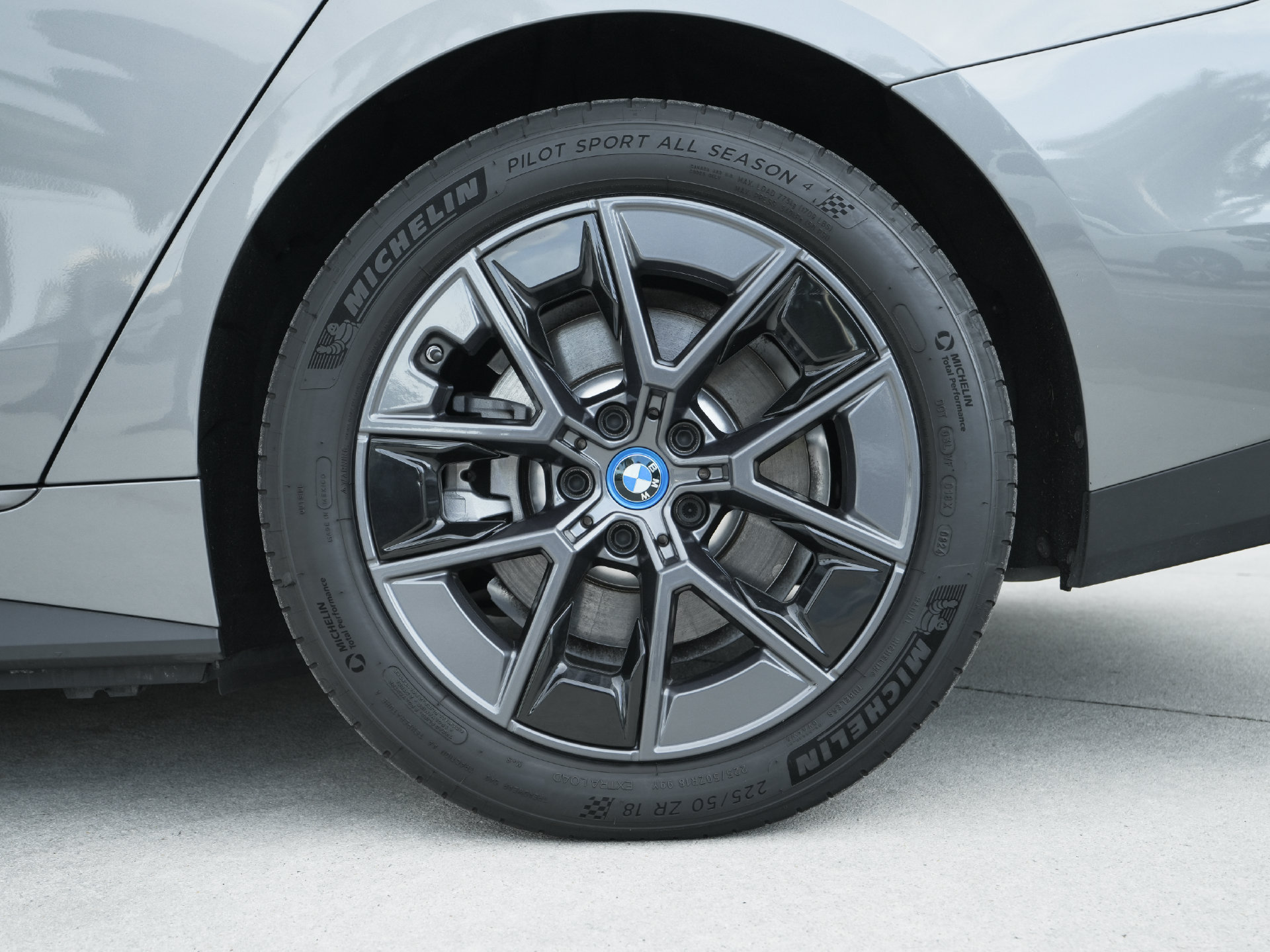 Used 2024 BMW i4 eDrive35 w/ Convenience Package RWD image 35