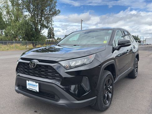 Used 2022 Toyota RAV4 LE AWD/4WD image 4