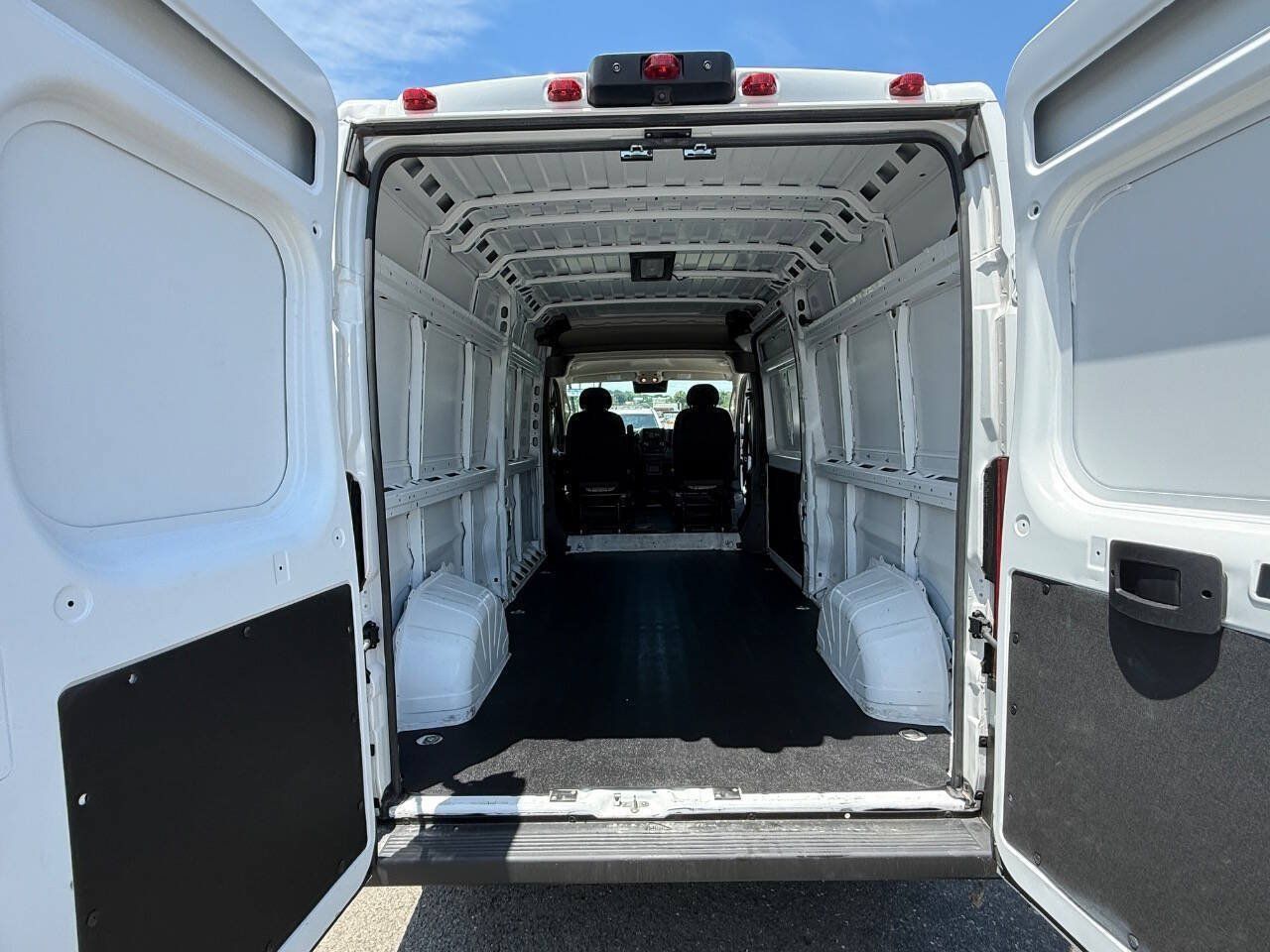 Used 2025 RAM ProMaster 2500 w/ Convenience Group FWD image 15