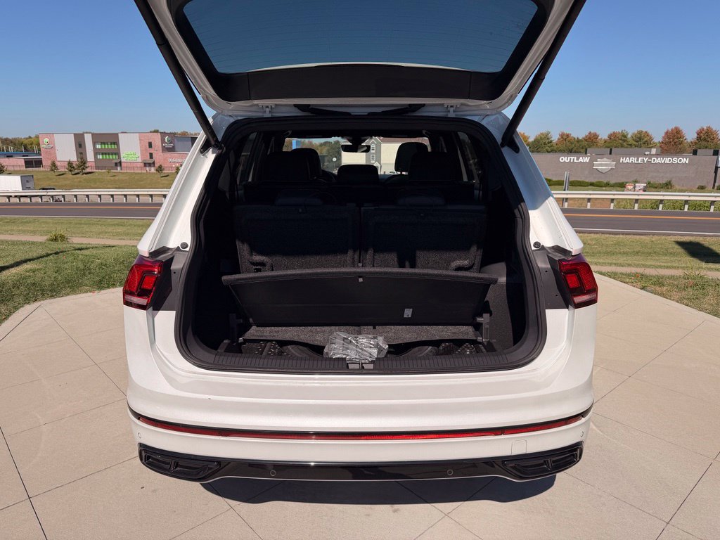 Used 2024 Volkswagen Tiguan SE R-Line FWD image 26