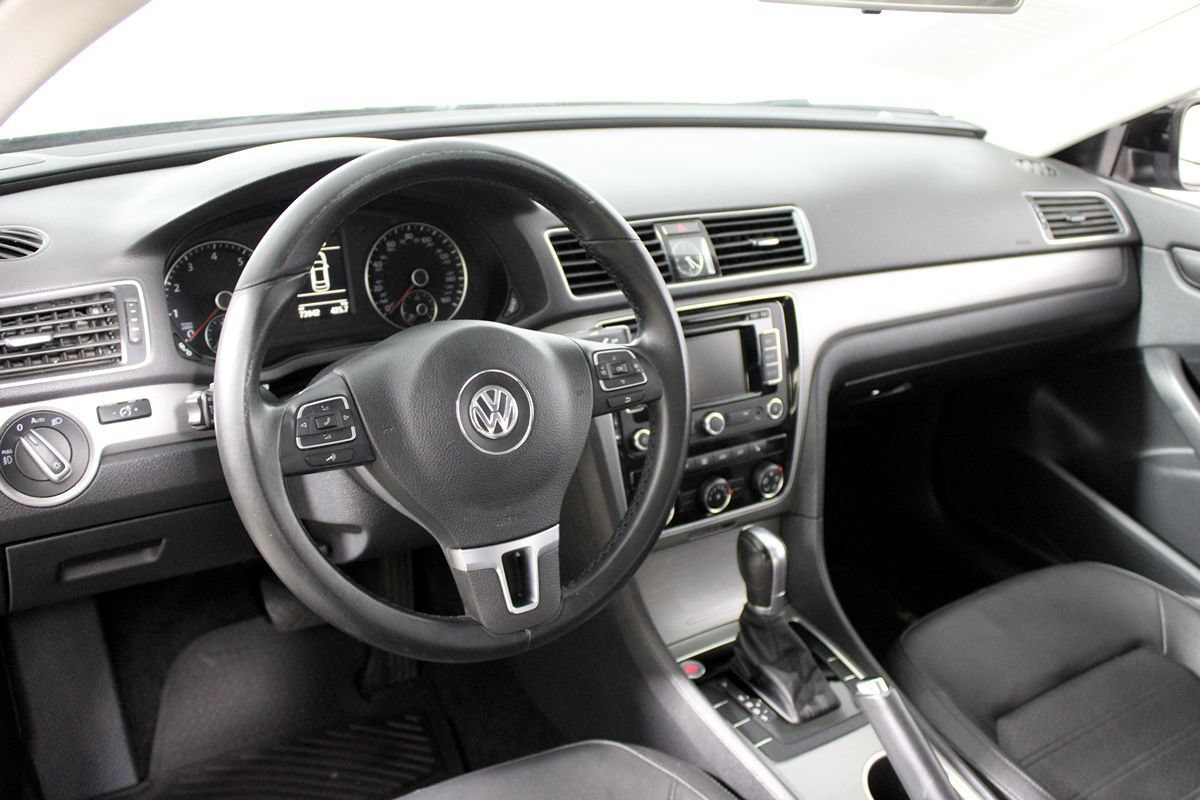 Used 2015 Volkswagen Passat 1.8T SE FWD image 6