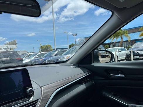 Used 2025 Nissan Altima 2.5 SV FWD image 36