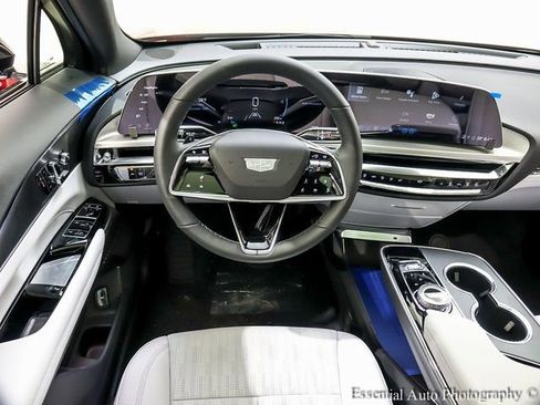 New 2025 Cadillac Lyriq Luxury w/ LPO, Floor Liner Package image 11