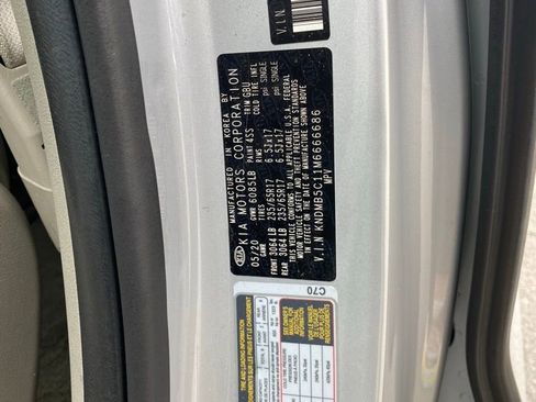 Used 2021 Kia Sedona LX image 34