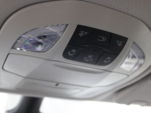 Used 2024 Chrysler Pacifica Touring-L image 17