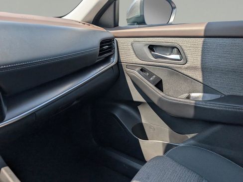 Certified 2022 Nissan Rogue SV image 28