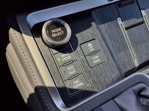 Used 2024 Lexus GX 550 AWD/4WD image 12