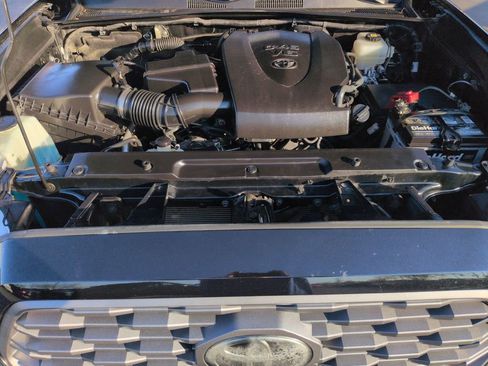 Used 2021 Toyota Tacoma TRD Off-Road image 22