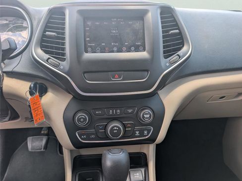 Used 2019 Jeep Cherokee Latitude w/ Popular Appearance Group FWD image 28