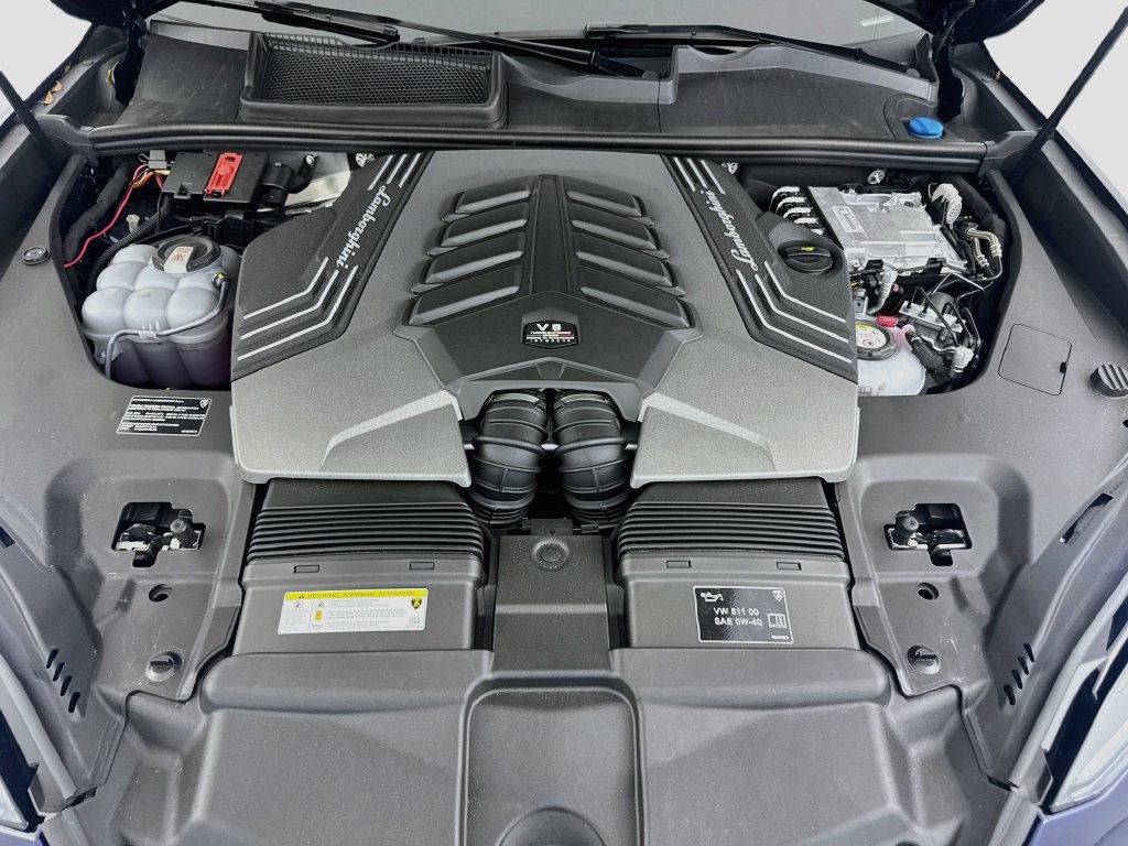 Used 2025 Lamborghini Urus SE AWD/4WD image 33
