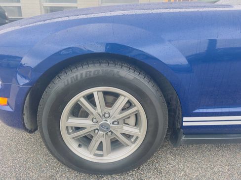 Used 2005 Ford Mustang Coupe image 3