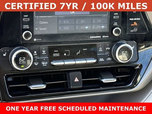 Used 2022 Toyota Highlander XLE AWD/4WD image 22