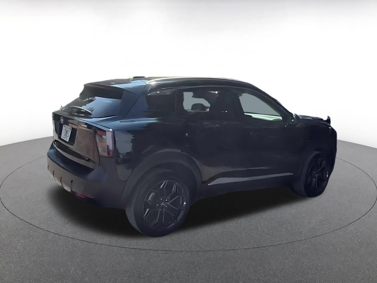 Used 2026 Nissan Kicks SR FWD image 13