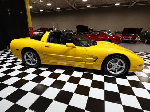 Used 2000 Chevrolet Corvette Coupe w/ Memory Pkg RWD image 22