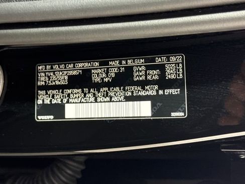 Used 2023 Volvo XC40 B5 Core image 33