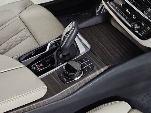 Used 2023 BMW 540i w/ Executive Package image 15