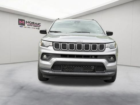 Used 2024 Jeep Compass Latitude AWD/4WD image 3