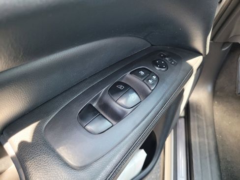 Used 2020 Nissan Pathfinder SL FWD image 26