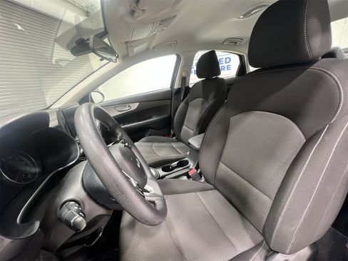 Used 2023 Kia Forte LXS image 11