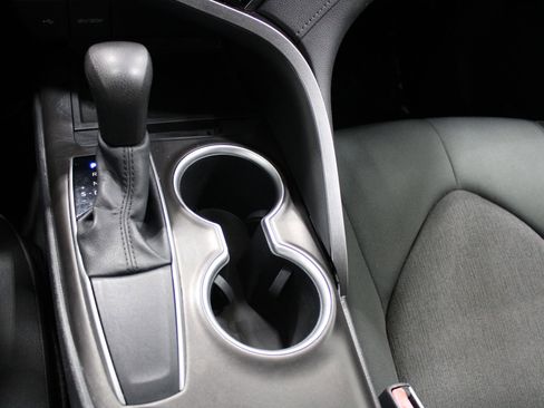 Used 2021 Toyota Camry LE FWD image 30