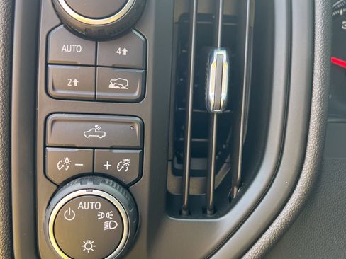 Used 2022 Chevrolet Silverado 1500 Custom w/ Safety Confidence Package image 12