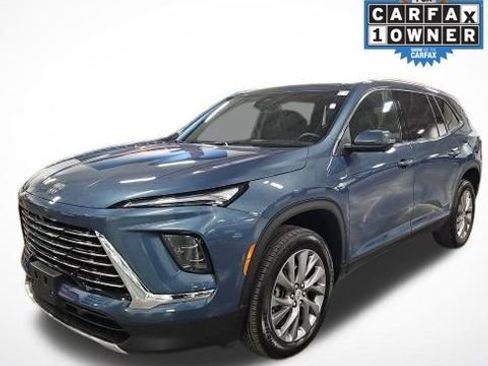 Used 2025 Buick Enclave Preferred image 2