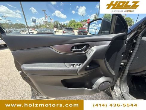 Used 2018 Nissan Rogue Sport S w/ S Appearance Package AWD/4WD image 19