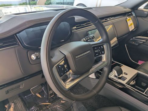 New 2026 Land Rover Range Rover Long Wheelbase SE AWD/4WD image 15
