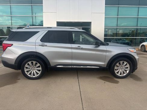 Certified 2024 Ford Explorer Limited w/ Equipment Group 301A AWD/4WD image 4