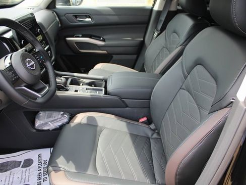 New 2025 Nissan Pathfinder Platinum w/ Cargo Package image 5