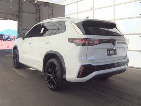 Used 2025 Volkswagen Tiguan SEL R-Line image 6