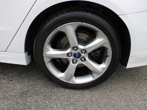 Used 2015 Ford Fusion SE w/ Equipment Group 201A FWD image 13