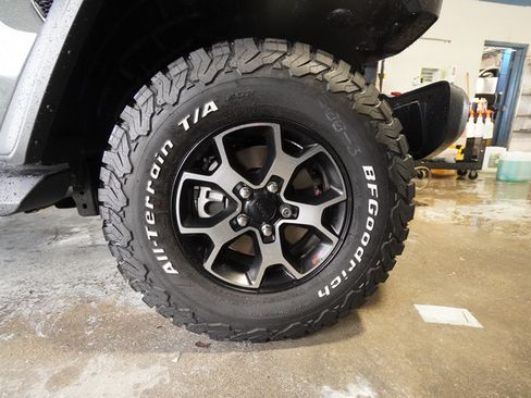 Used 2023 Jeep Wrangler Unlimited Rubicon AWD/4WD image 41