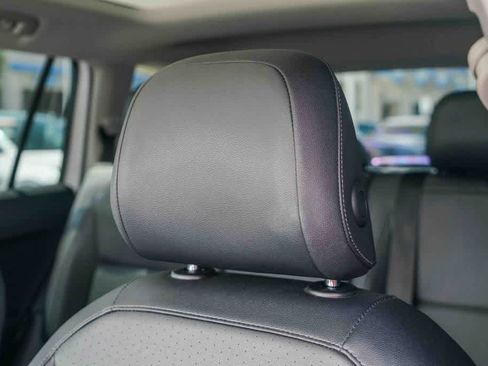 Used 2019 Volkswagen Tiguan SE w/ Panoramic Sunroof Package FWD image 24