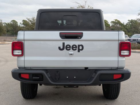 Used 2024 Jeep Gladiator Sport image 6