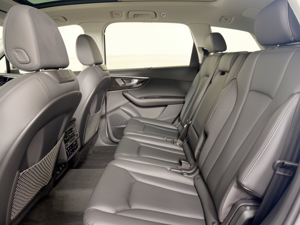 Used 2023 Audi Q7 3.0T Premium Plus w/ Premium Plus Package AWD/4WD image 25