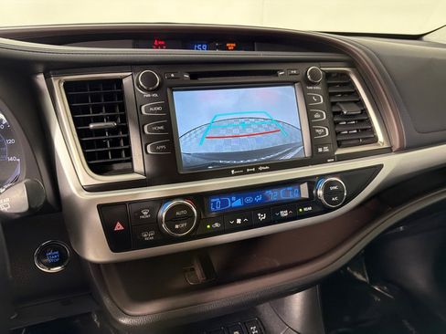 Used 2017 Toyota Highlander XLE w/ Carpet Mat Package AWD/4WD image 18