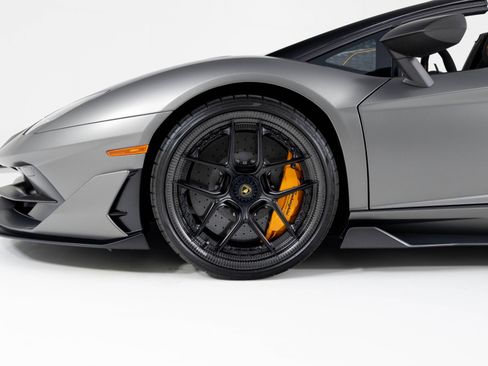 Used 2020 Lamborghini Aventador SVJ image 11