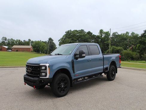 Used 2023 Ford F250 Lariat w/ Lariat Ultimate Package AWD/4WD image 2