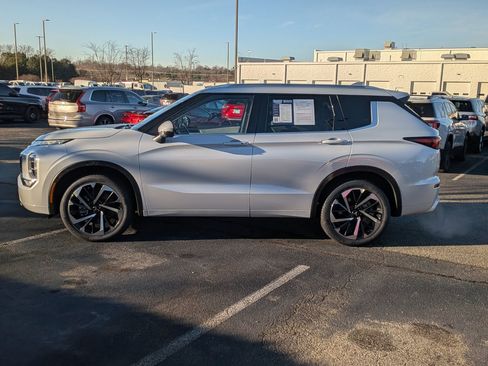 Used 2023 Mitsubishi Outlander SEL image 6