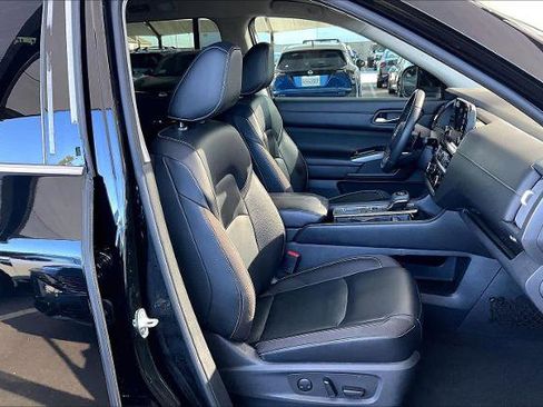 Certified 2023 Nissan Pathfinder SL w/ Lighting Package (N92) image 8